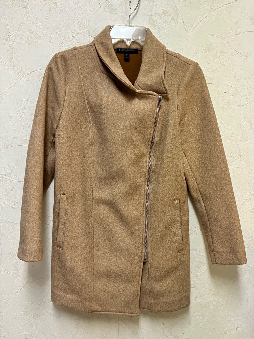 Banana Republic women’s camel-colored asymmetrical zip coat Sz S
